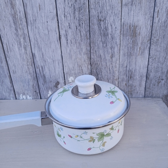 Vintage 80's Enamel Ware Strawberries Set Of 2 Pots With Lids Stockpot/Sauce I - Picture 7 of 10
